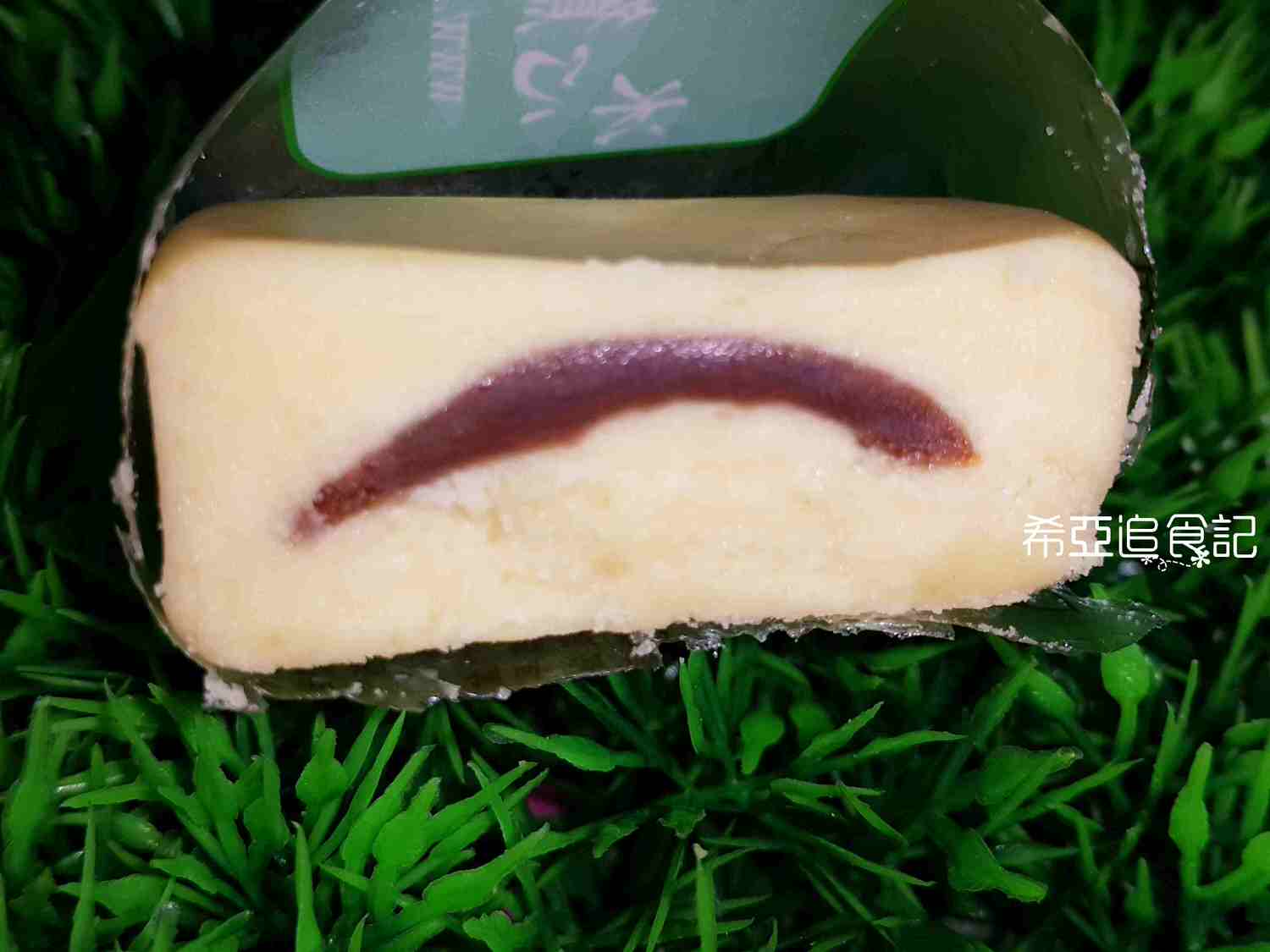 【甜點推薦】皇龍AIT點心坊 の 冰心鴛鴦綠豆皇➽ 當紅豆遇上了綠豆會有什麼火花 – 蛋奶素