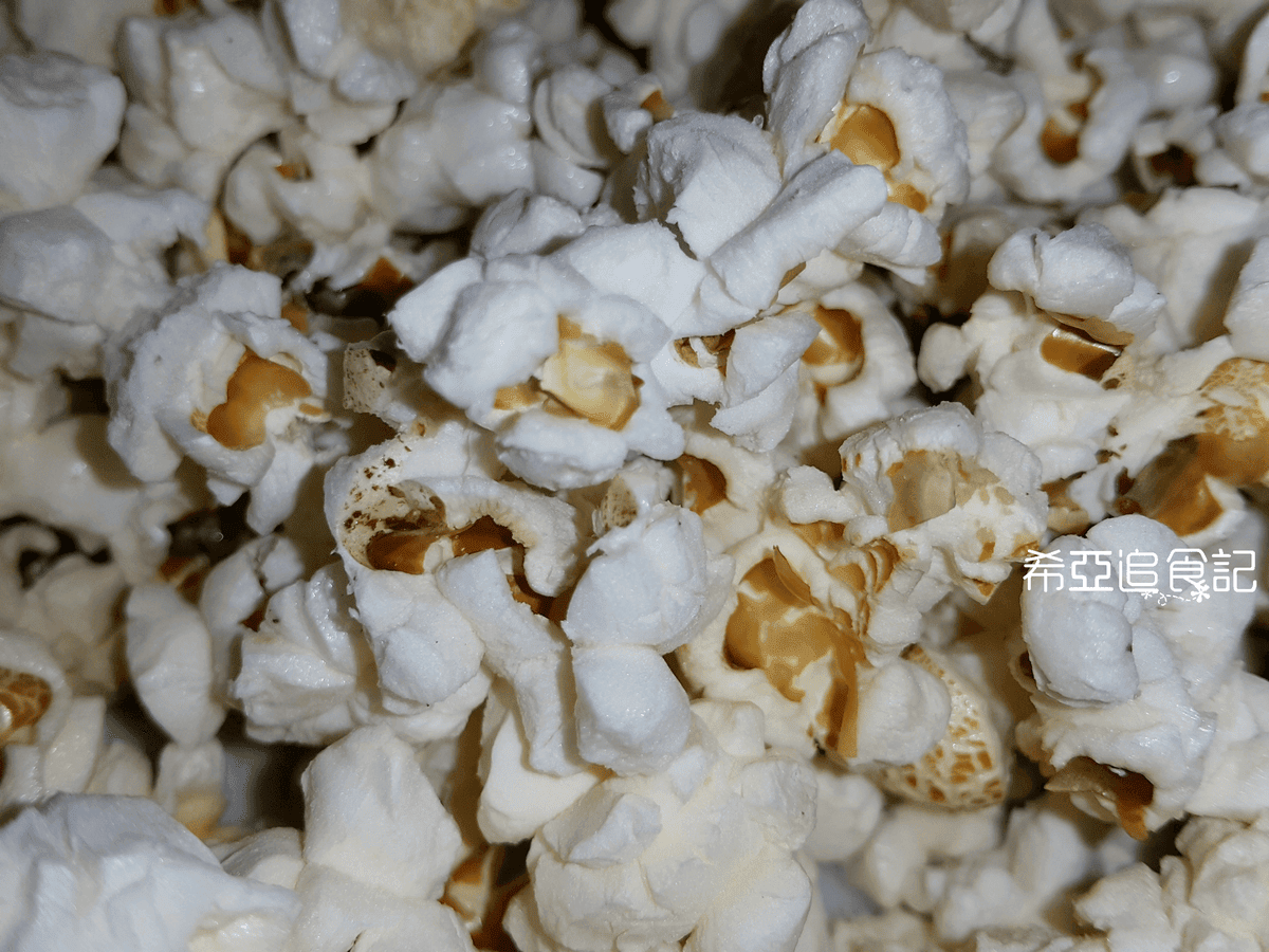 【零嘴解饞】爆榖文化 の 整支帶梗微波爆米花食品(迷迭香口味) ➽ 超驚喜的爆米花 生平第一次看到 – 全素