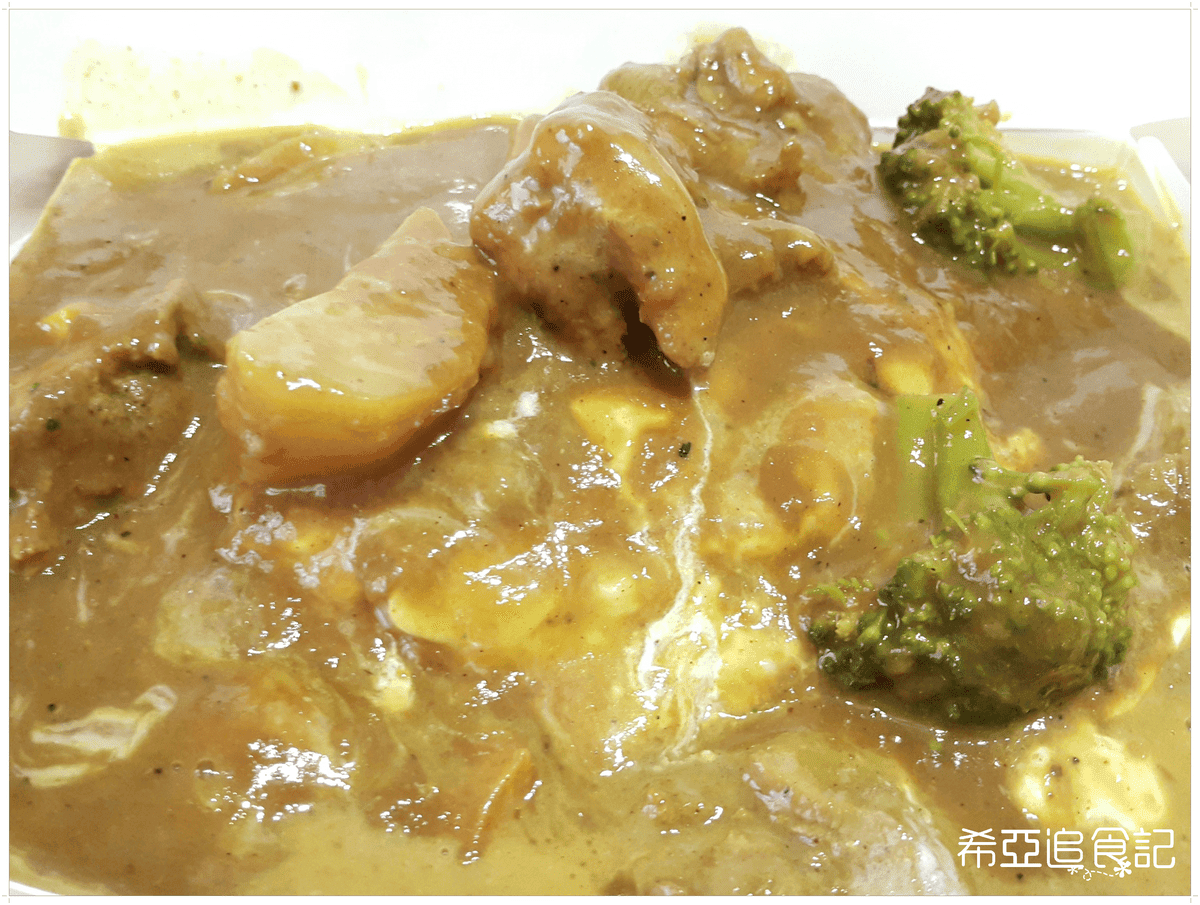 【咖哩推薦】Mr.38咖哩界傳奇人物 の 南洋椰香雞咖哩飯 ＆ 焗烤總匯海鮮紅醬咖哩飯 & 嫩雞咖哩飯 & 素蔬菜野菇蛋包咖哩飯 & 義式紅酒牛肉咖哩飯 & 藍帶豬排飯(台中/逢甲) ➽ 輕鬆方便外帶外送回家 也能吃到美味的咖哩飯 台中複合式餐廳