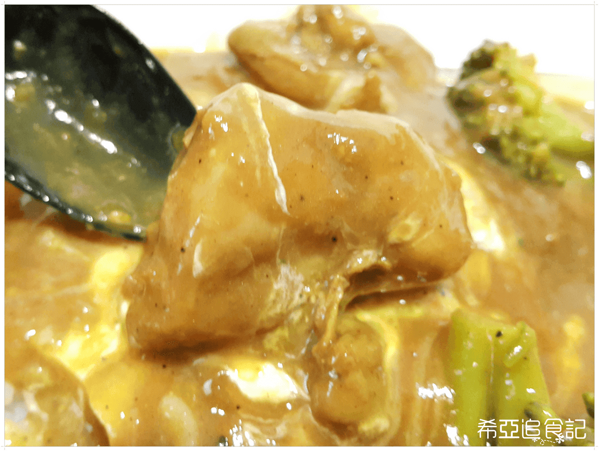 【咖哩推薦】Mr.38咖哩界傳奇人物 の 南洋椰香雞咖哩飯 ＆ 焗烤總匯海鮮紅醬咖哩飯 & 嫩雞咖哩飯 & 素蔬菜野菇蛋包咖哩飯 & 義式紅酒牛肉咖哩飯 & 藍帶豬排飯(台中/逢甲) ➽ 輕鬆方便外帶外送回家 也能吃到美味的咖哩飯 台中複合式餐廳