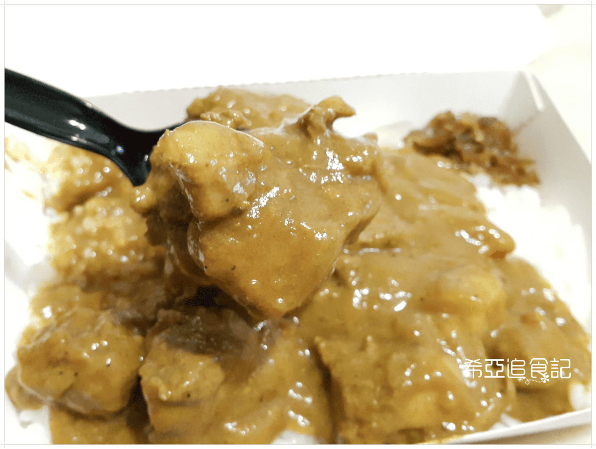 【咖哩推薦】Mr.38咖哩界傳奇人物 の 南洋椰香雞咖哩飯 ＆ 焗烤總匯海鮮紅醬咖哩飯 & 嫩雞咖哩飯 & 素蔬菜野菇蛋包咖哩飯 & 義式紅酒牛肉咖哩飯 & 藍帶豬排飯(台中/逢甲) ➽ 輕鬆方便外帶外送回家 也能吃到美味的咖哩飯 台中複合式餐廳