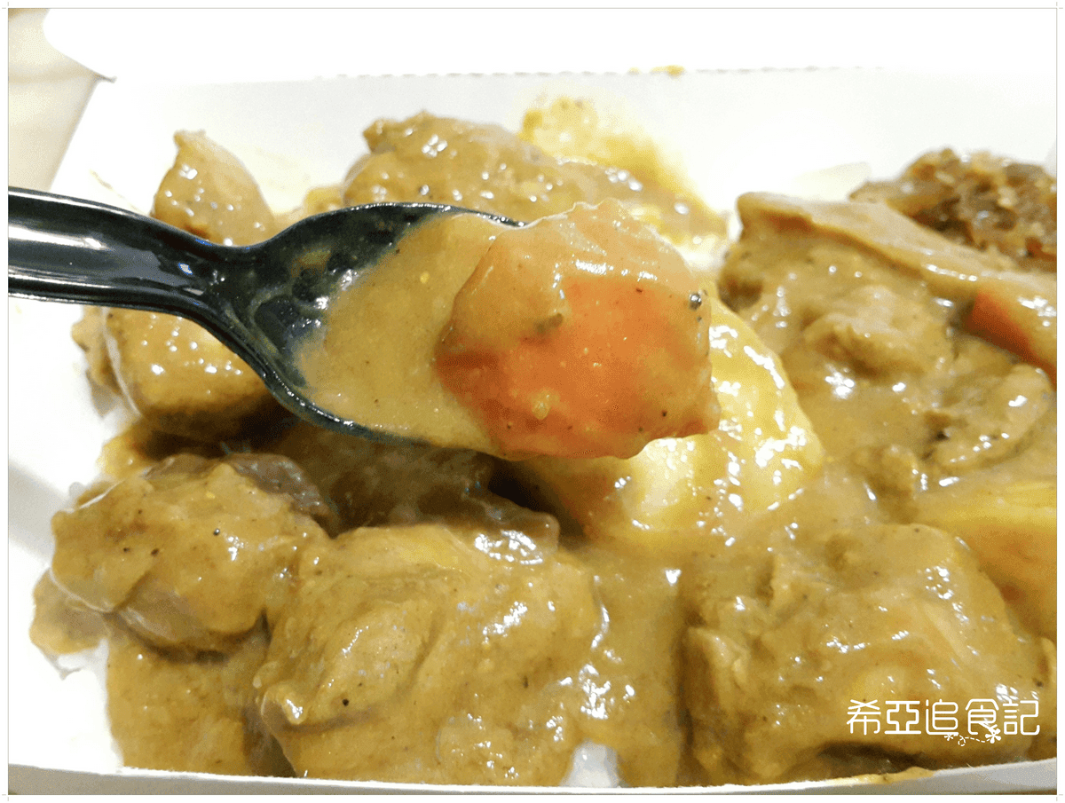 【咖哩推薦】Mr.38咖哩界傳奇人物 の 南洋椰香雞咖哩飯 ＆ 焗烤總匯海鮮紅醬咖哩飯 & 嫩雞咖哩飯 & 素蔬菜野菇蛋包咖哩飯 & 義式紅酒牛肉咖哩飯 & 藍帶豬排飯(台中/逢甲) ➽ 輕鬆方便外帶外送回家 也能吃到美味的咖哩飯 台中複合式餐廳