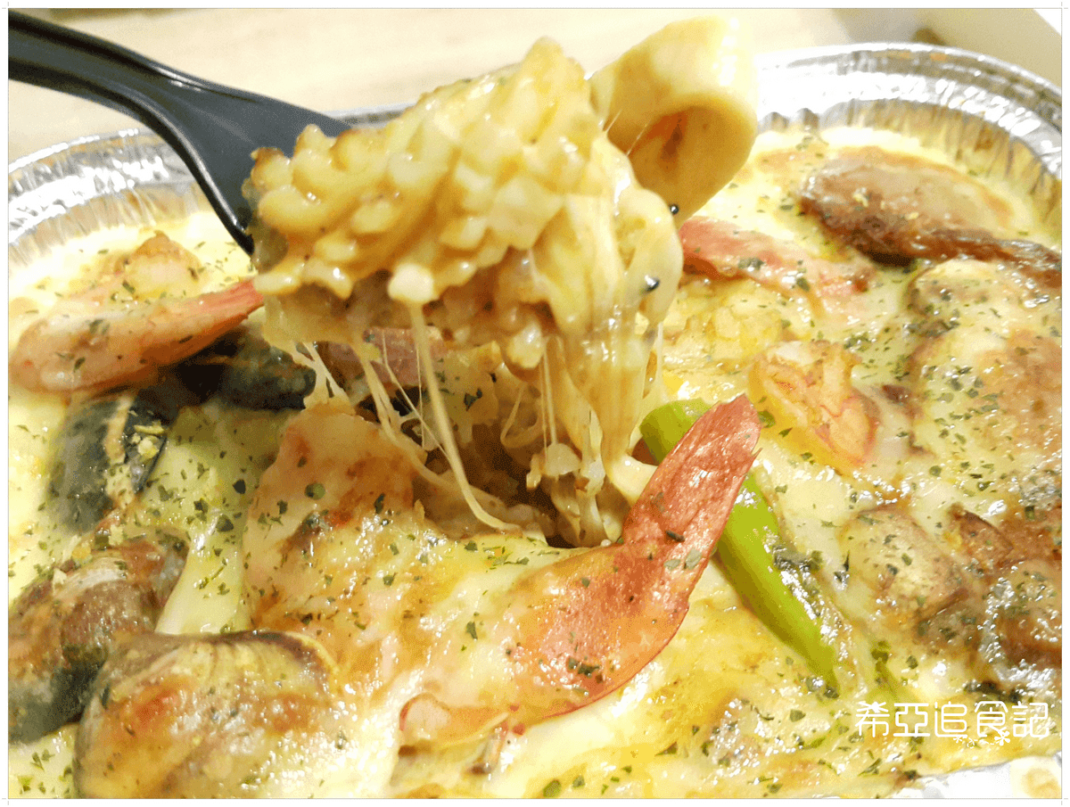 【咖哩推薦】Mr.38咖哩界傳奇人物 の 南洋椰香雞咖哩飯 ＆ 焗烤總匯海鮮紅醬咖哩飯 & 嫩雞咖哩飯 & 素蔬菜野菇蛋包咖哩飯 & 義式紅酒牛肉咖哩飯 & 藍帶豬排飯(台中/逢甲) ➽ 輕鬆方便外帶外送回家 也能吃到美味的咖哩飯 台中複合式餐廳