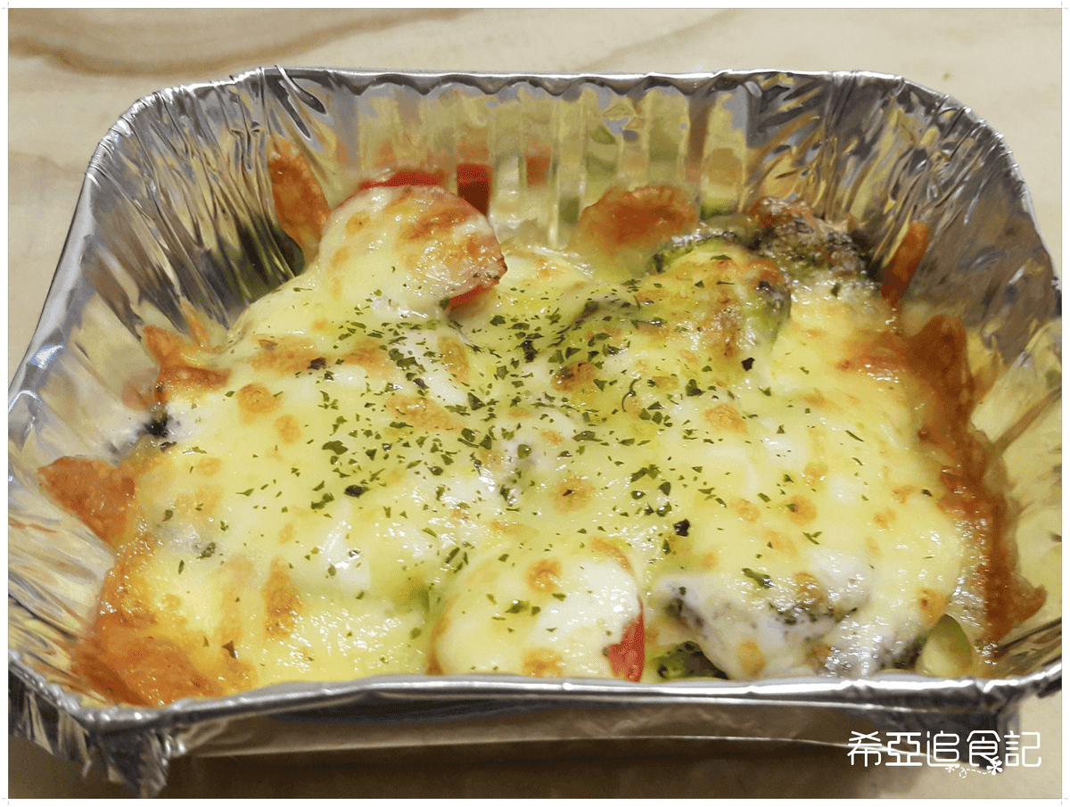 【咖哩推薦】Mr.38咖哩界傳奇人物 の 南洋椰香雞咖哩飯 ＆ 焗烤總匯海鮮紅醬咖哩飯 & 嫩雞咖哩飯 & 素蔬菜野菇蛋包咖哩飯 & 義式紅酒牛肉咖哩飯 & 藍帶豬排飯(台中/逢甲) ➽ 輕鬆方便外帶外送回家 也能吃到美味的咖哩飯 台中複合式餐廳