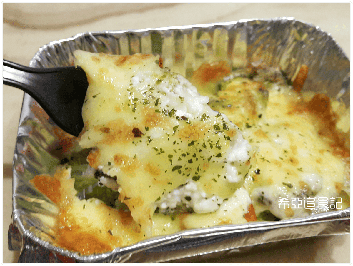 【咖哩推薦】Mr.38咖哩界傳奇人物 の 南洋椰香雞咖哩飯 ＆ 焗烤總匯海鮮紅醬咖哩飯 & 嫩雞咖哩飯 & 素蔬菜野菇蛋包咖哩飯 & 義式紅酒牛肉咖哩飯 & 藍帶豬排飯(台中/逢甲) ➽ 輕鬆方便外帶外送回家 也能吃到美味的咖哩飯 台中複合式餐廳