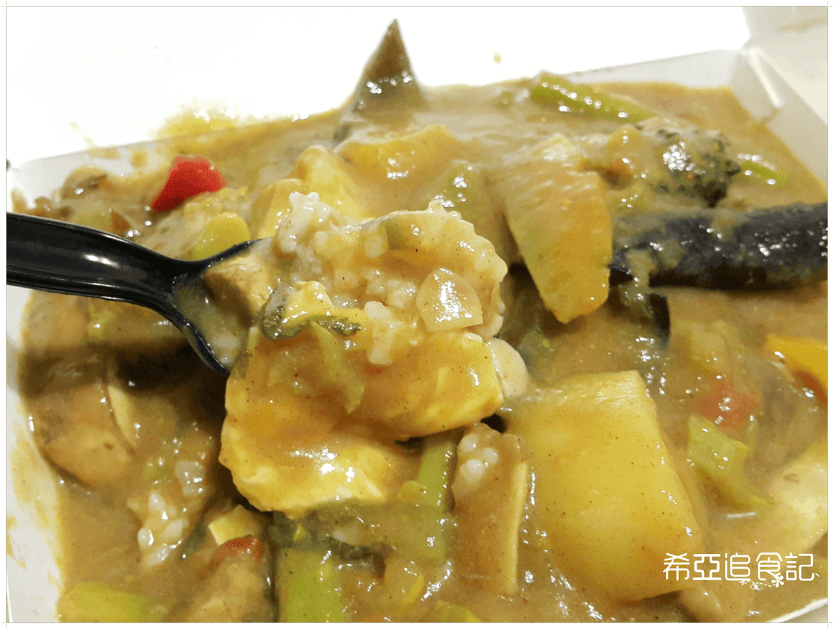 【咖哩推薦】Mr.38咖哩界傳奇人物 の 南洋椰香雞咖哩飯 ＆ 焗烤總匯海鮮紅醬咖哩飯 & 嫩雞咖哩飯 & 素蔬菜野菇蛋包咖哩飯 & 義式紅酒牛肉咖哩飯 & 藍帶豬排飯(台中/逢甲) ➽ 輕鬆方便外帶外送回家 也能吃到美味的咖哩飯 台中複合式餐廳