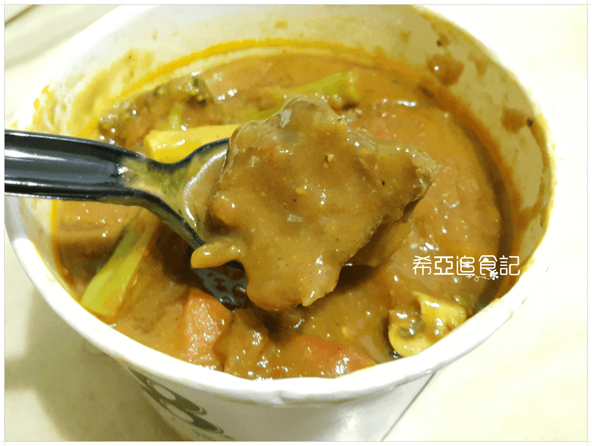 【咖哩推薦】Mr.38咖哩界傳奇人物 の 南洋椰香雞咖哩飯 ＆ 焗烤總匯海鮮紅醬咖哩飯 & 嫩雞咖哩飯 & 素蔬菜野菇蛋包咖哩飯 & 義式紅酒牛肉咖哩飯 & 藍帶豬排飯(台中/逢甲) ➽ 輕鬆方便外帶外送回家 也能吃到美味的咖哩飯 台中複合式餐廳