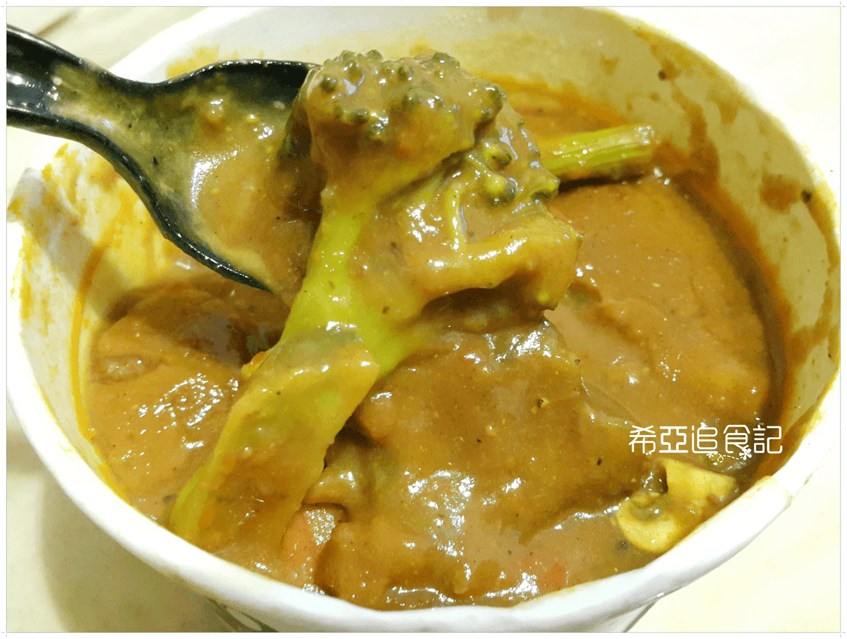 【咖哩推薦】Mr.38咖哩界傳奇人物 の 南洋椰香雞咖哩飯 ＆ 焗烤總匯海鮮紅醬咖哩飯 & 嫩雞咖哩飯 & 素蔬菜野菇蛋包咖哩飯 & 義式紅酒牛肉咖哩飯 & 藍帶豬排飯(台中/逢甲) ➽ 輕鬆方便外帶外送回家 也能吃到美味的咖哩飯 台中複合式餐廳