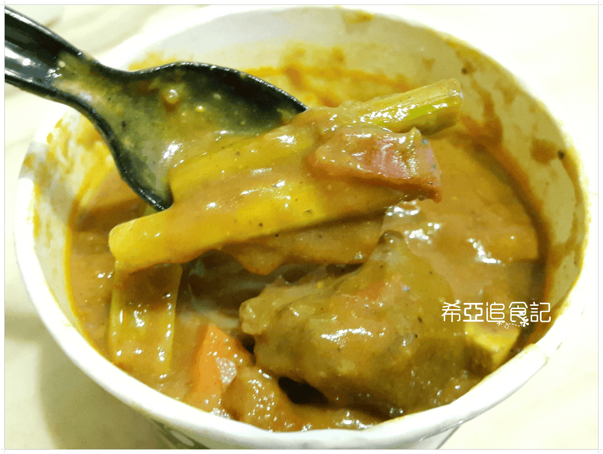 【咖哩推薦】Mr.38咖哩界傳奇人物 の 南洋椰香雞咖哩飯 ＆ 焗烤總匯海鮮紅醬咖哩飯 & 嫩雞咖哩飯 & 素蔬菜野菇蛋包咖哩飯 & 義式紅酒牛肉咖哩飯 & 藍帶豬排飯(台中/逢甲) ➽ 輕鬆方便外帶外送回家 也能吃到美味的咖哩飯 台中複合式餐廳