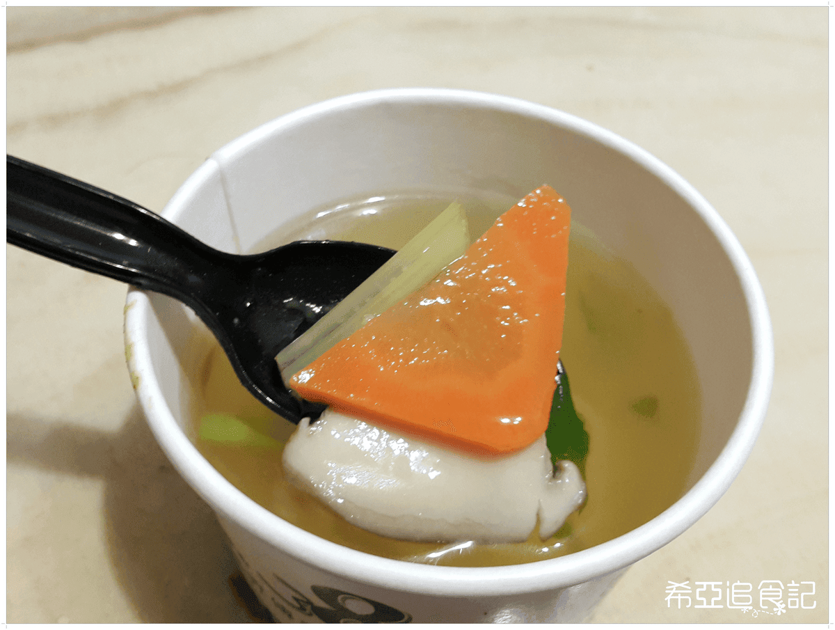 【咖哩推薦】Mr.38咖哩界傳奇人物 の 南洋椰香雞咖哩飯 ＆ 焗烤總匯海鮮紅醬咖哩飯 & 嫩雞咖哩飯 & 素蔬菜野菇蛋包咖哩飯 & 義式紅酒牛肉咖哩飯 & 藍帶豬排飯(台中/逢甲) ➽ 輕鬆方便外帶外送回家 也能吃到美味的咖哩飯 台中複合式餐廳