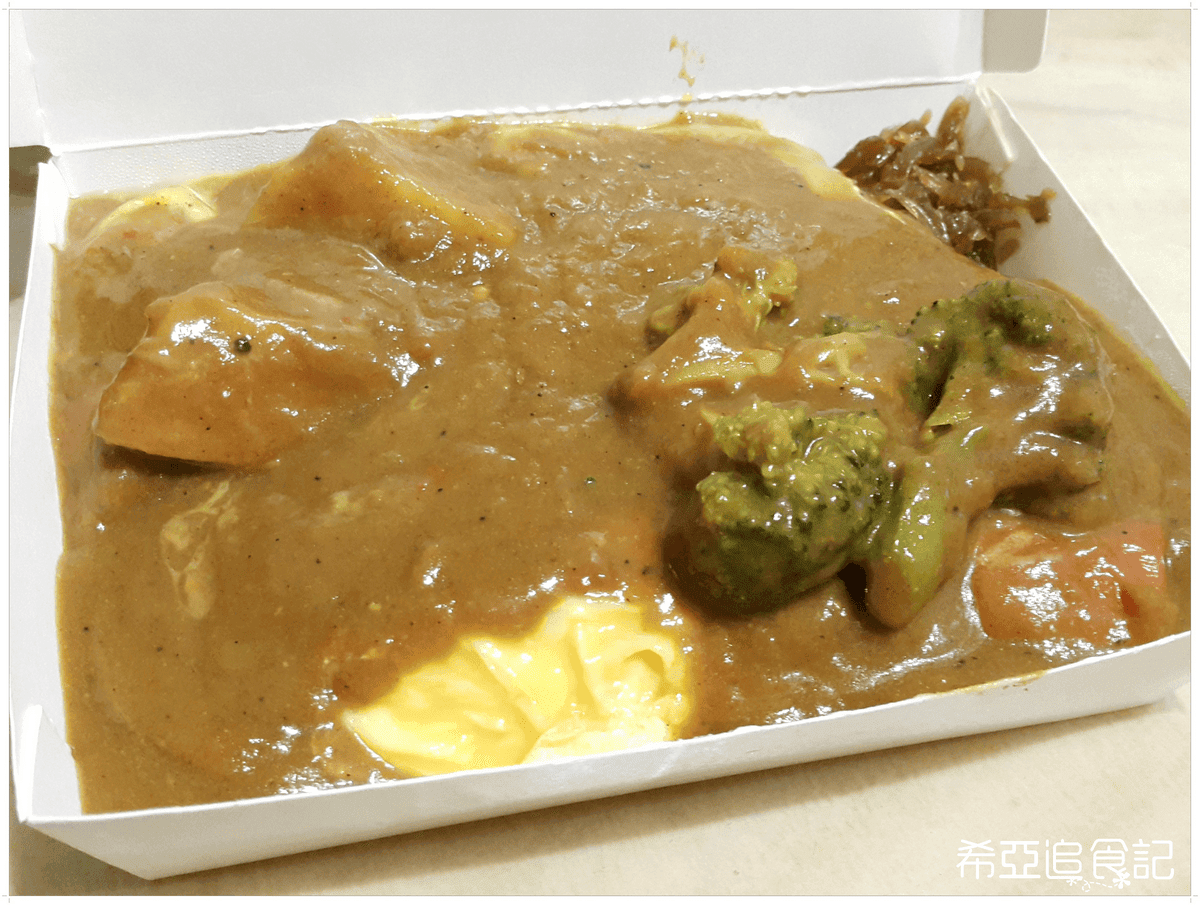 【咖哩推薦】Mr.38咖哩界傳奇人物 の 南洋椰香雞咖哩飯 ＆ 焗烤總匯海鮮紅醬咖哩飯 & 嫩雞咖哩飯 & 素蔬菜野菇蛋包咖哩飯 & 義式紅酒牛肉咖哩飯 & 藍帶豬排飯(台中/逢甲) ➽ 輕鬆方便外帶外送回家 也能吃到美味的咖哩飯 台中複合式餐廳