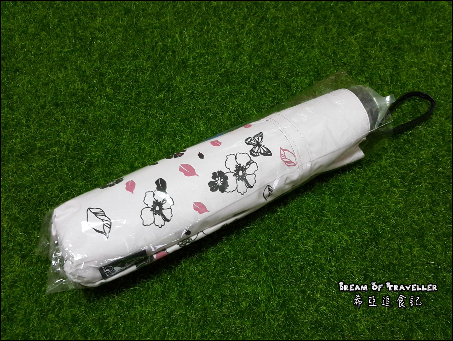 【雨傘推薦】雨傘家族 の 《Diana》台灣文創繽紛花語遮光降溫三折傘 ➽ 當作陽傘與雨傘的高級兩用傘 - 第1張圖 雨傘家族