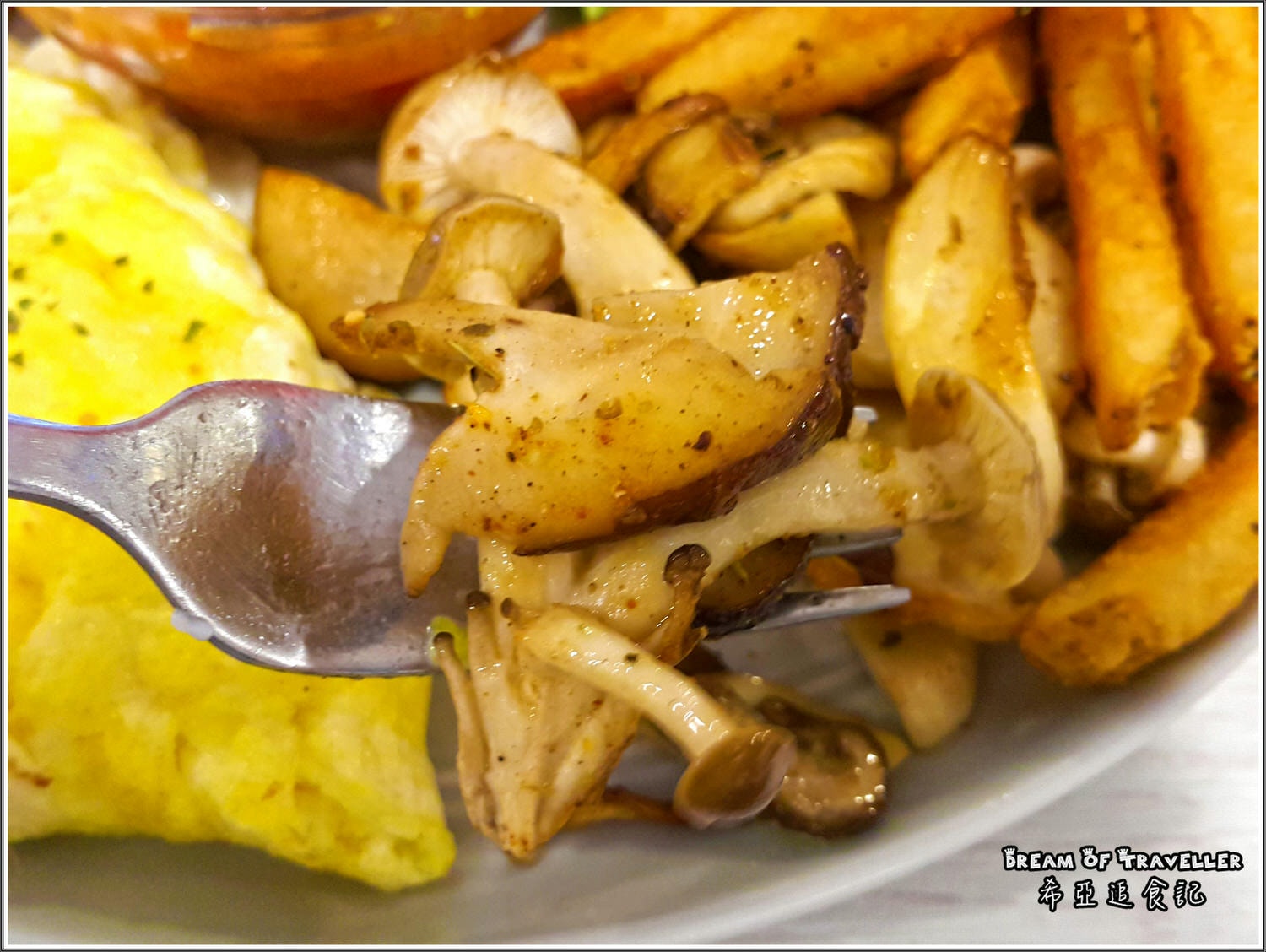 【漢堡/貝果推薦】 Chow Chow Cafe 巧巧咖啡 の 莎莎歐姆蛋佐香料炒野菇 & 很窈宨套餐 & 很滿意套餐 & 野菇派對漢堡 (台中/南屯區) ➽ 繁華都市 休閒好地方 輕食早午餐 精品咖啡 (已停業) - 第16張圖 輕食早午餐