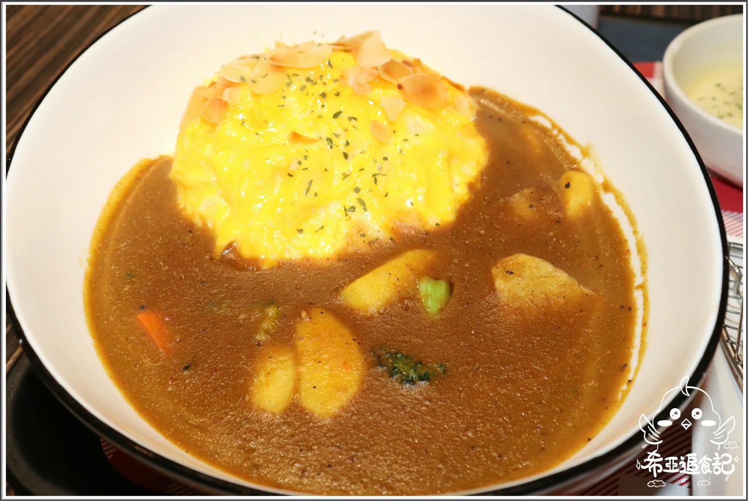 【台中東海咖哩推薦】MR.38咖哩界的傳奇人物 の 蔬菜野菇咖哩飯 & 日式炸雞果香滑蛋咖啡飯 & 綜合野菜嫩牛咖哩飯 & 泰式綠咖哩辣雞 & 焗烤起司肉丸子咖哩飯 & 歐姆蛋肉醬咖哩飯 (台中/龍井區) ➽ 已不知回訪了幾回，近期有新菜上市，再次跟大家分享