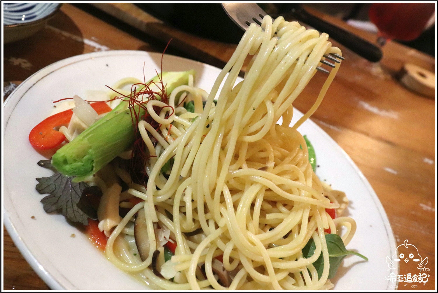 【台中異國餐館推薦】沐沐任性/餐酒/分享空間 の 蔬菜野菇義大利麵 & 天菜 & 你是我的菜 & 檸檬草的味道 & 十分鐘的戀愛  ➽ 異國風餐館，聚會變得超有氣氛 – 五辛素