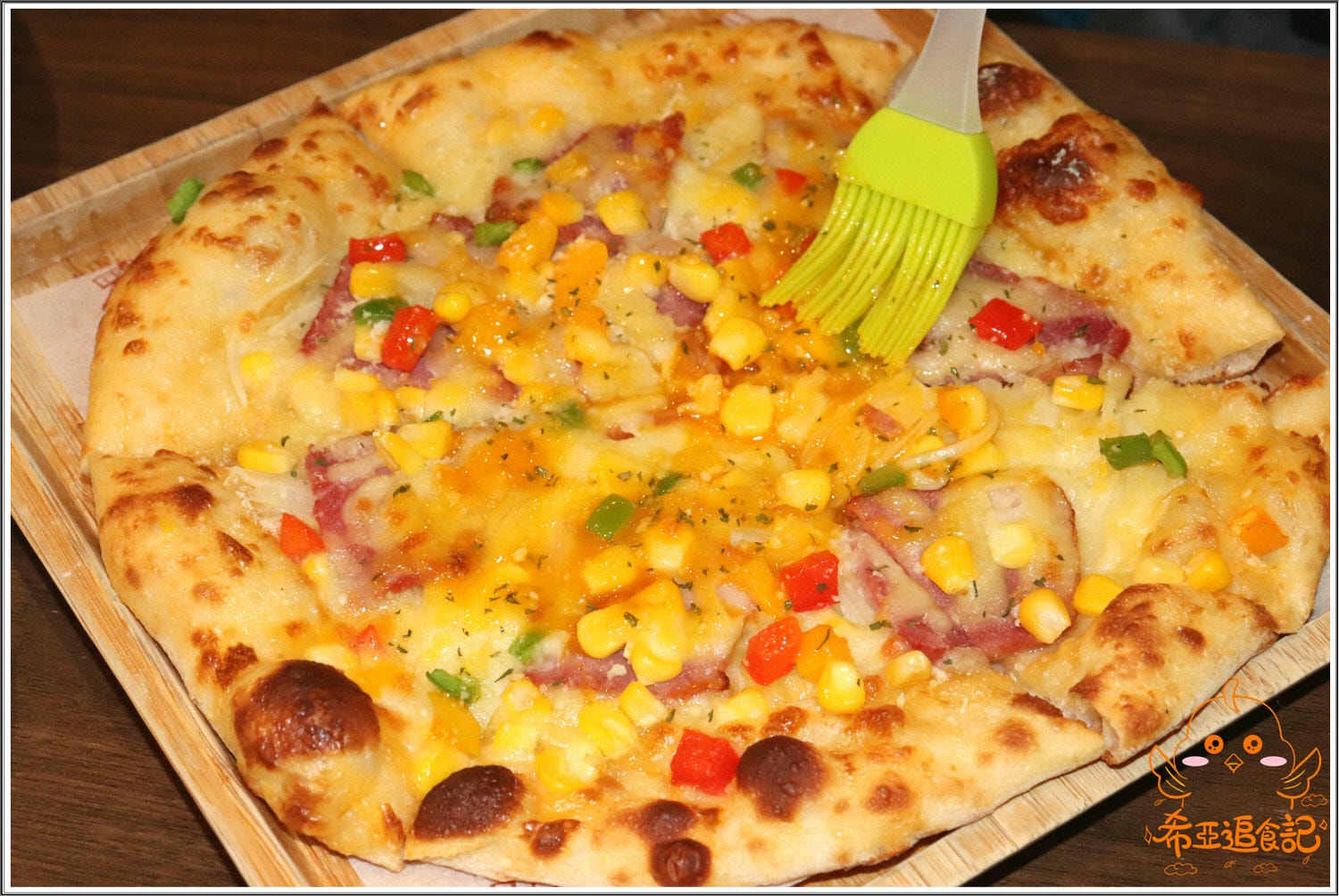 【台中大里餐廳推薦】猴子披薩 の 雙人套餐(太陽下雪地裡的粉紅豬、貝斯勤蜂蜜芥茉雞肉義式燉飯) & 九龍城港式凍檸燒鵝 (台中/大里區) ➽ 聚餐好地點，氣氛佳，套餐系列CP值超高