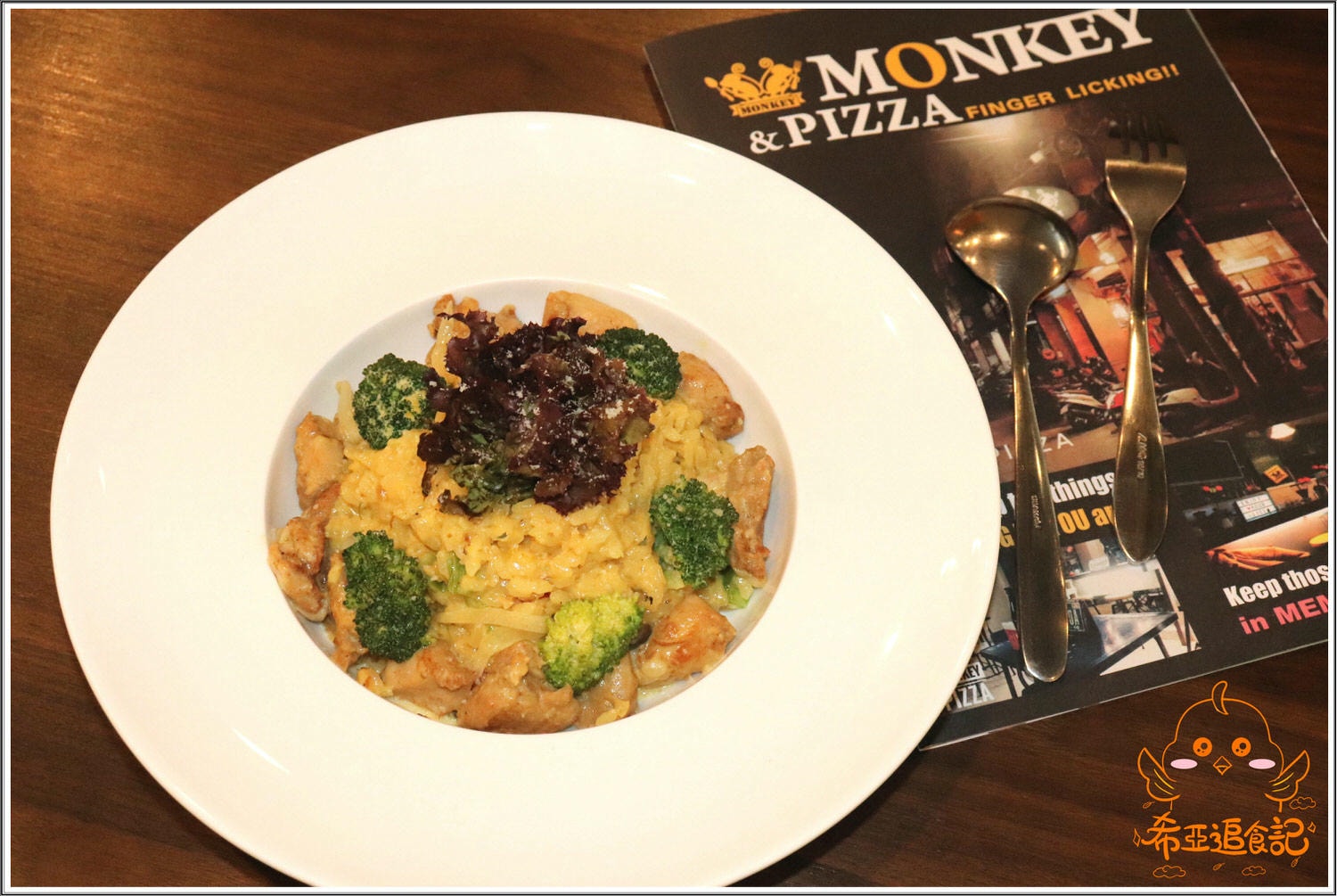 【台中大里餐廳推薦】猴子披薩 の 雙人套餐(太陽下雪地裡的粉紅豬、貝斯勤蜂蜜芥茉雞肉義式燉飯) & 九龍城港式凍檸燒鵝 (台中/大里區) ➽ 聚餐好地點，氣氛佳，套餐系列CP值超高