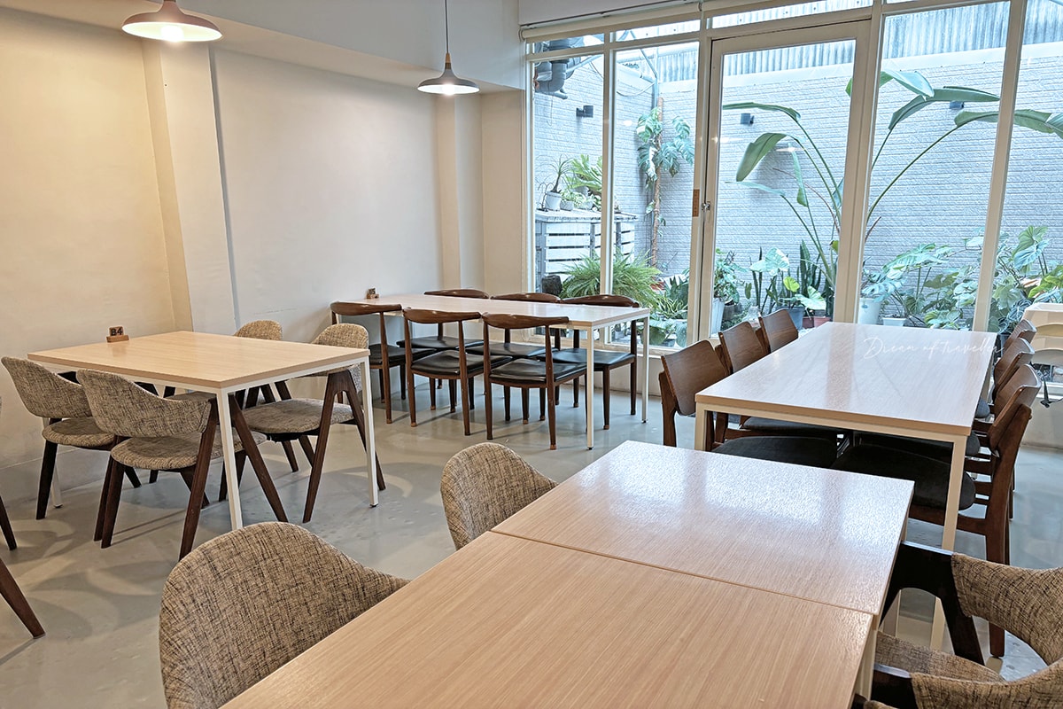 在廚房蔬食料理