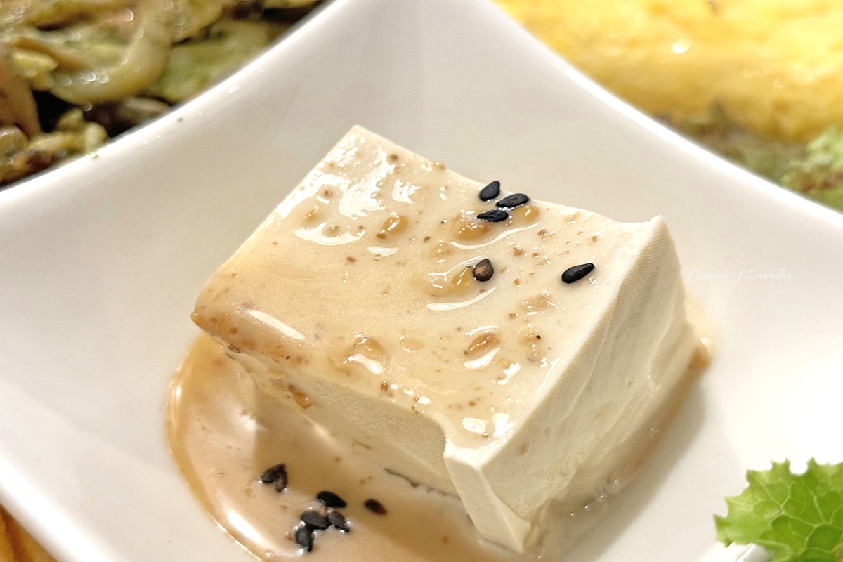 在廚房蔬食料理