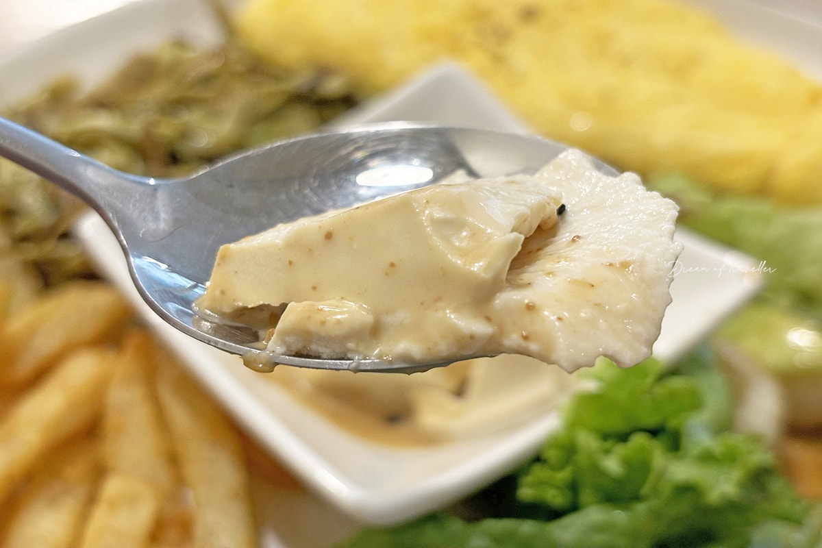 在廚房蔬食料理