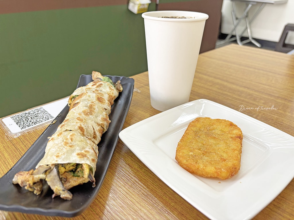 【台中素食早午餐】早蔬早午餐 の 泰式蝦餅潛艇堡 / 塔香菌菇蛋餅 / 搗蛋丸 ➽ 超多選擇的早餐店,還有好吃搗蛋丸 ~ - 第4張圖 早蔬早午餐